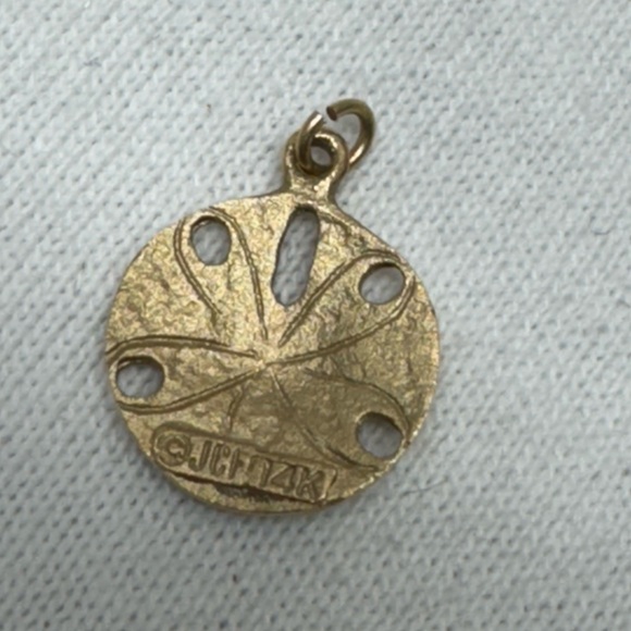 Solid 14K Yellow Gold Sand Dollar Charm Pendant - Picture 5 of 7